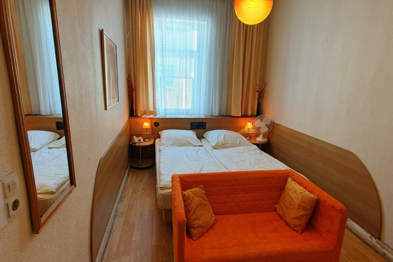 Central Budget Hotel Bonn Exterior photo